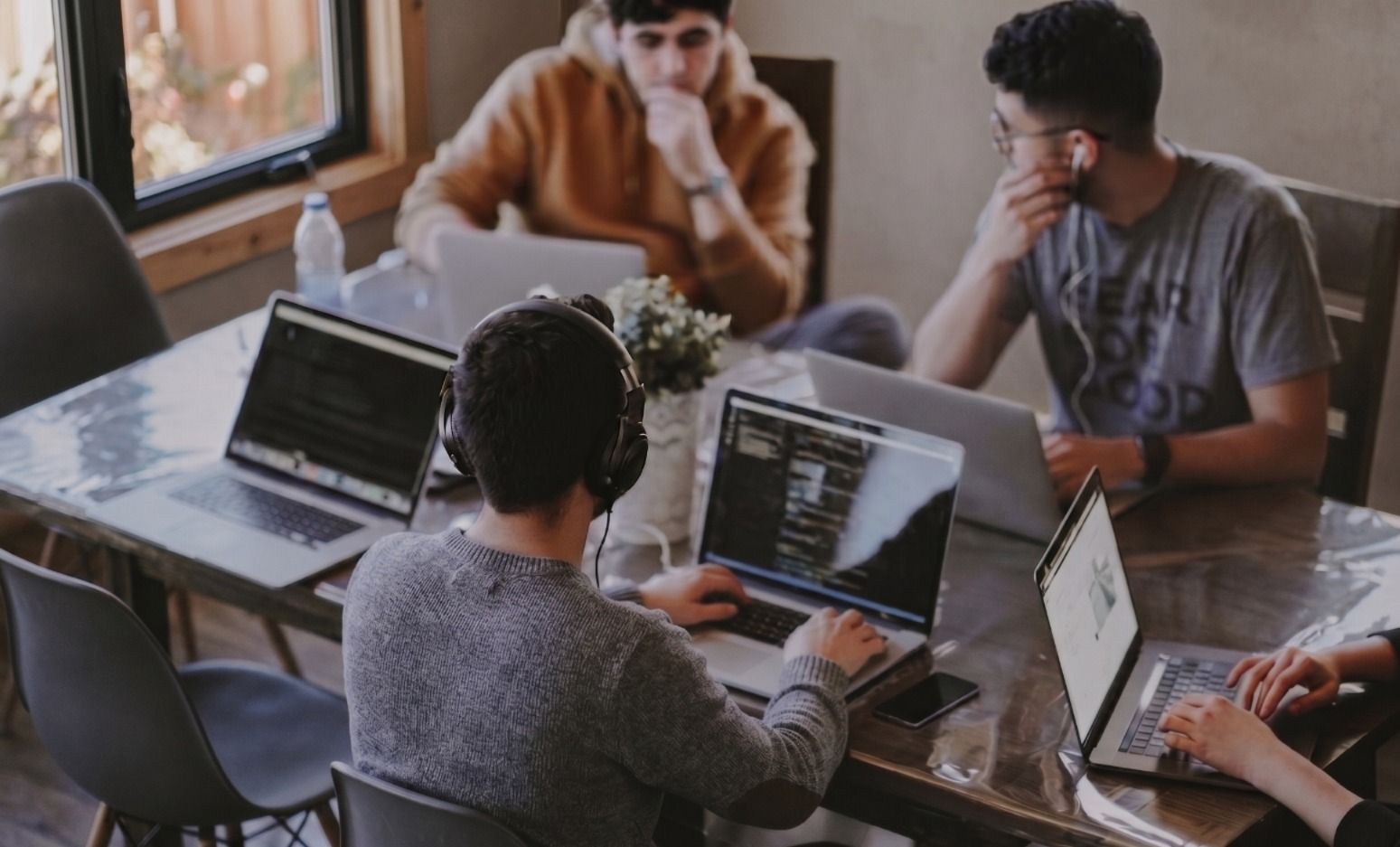 Equipo de JVL Tech & Balance, empresa de desarrollo de software a medida y páginas web profesionales en Madrid